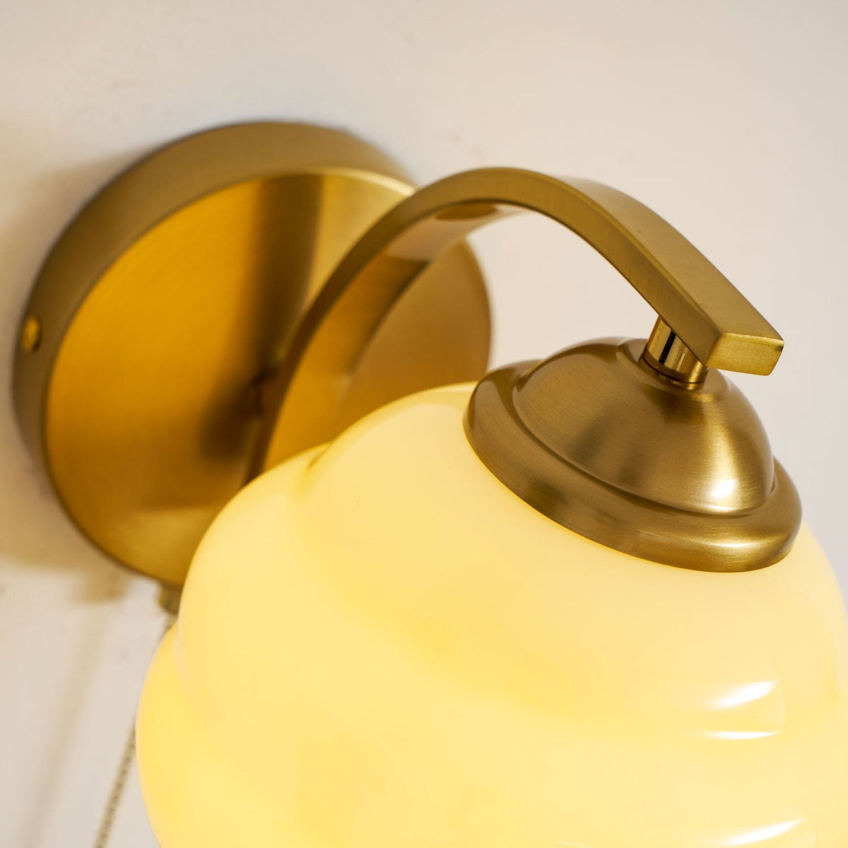 Scalloped Glass Wall Sconce Fluted Shade Vanity Light